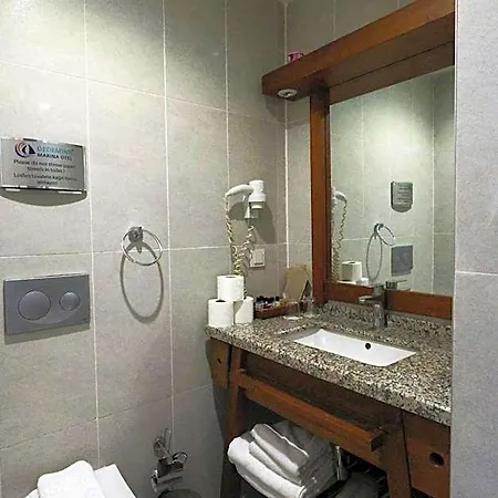 Dedeminn Marina מלון 3*